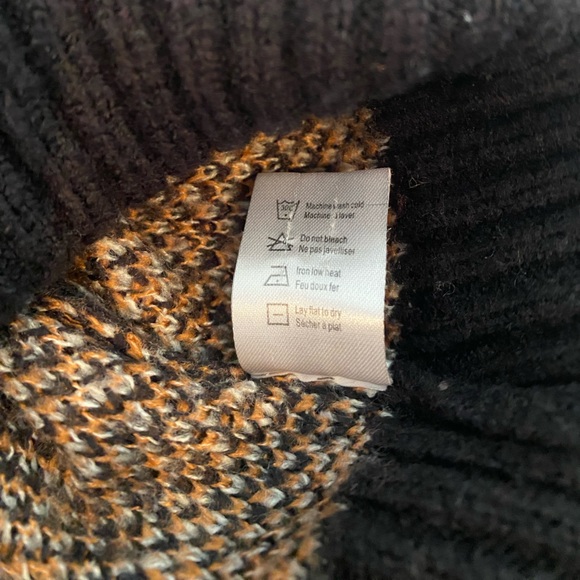 Saltwater Luxe Sweater Size Small - Picture 6 of 7